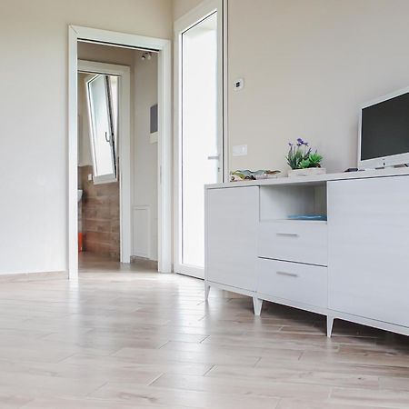 Modern Home With Private Parking Near The Station! لوكا المظهر الخارجي الصورة