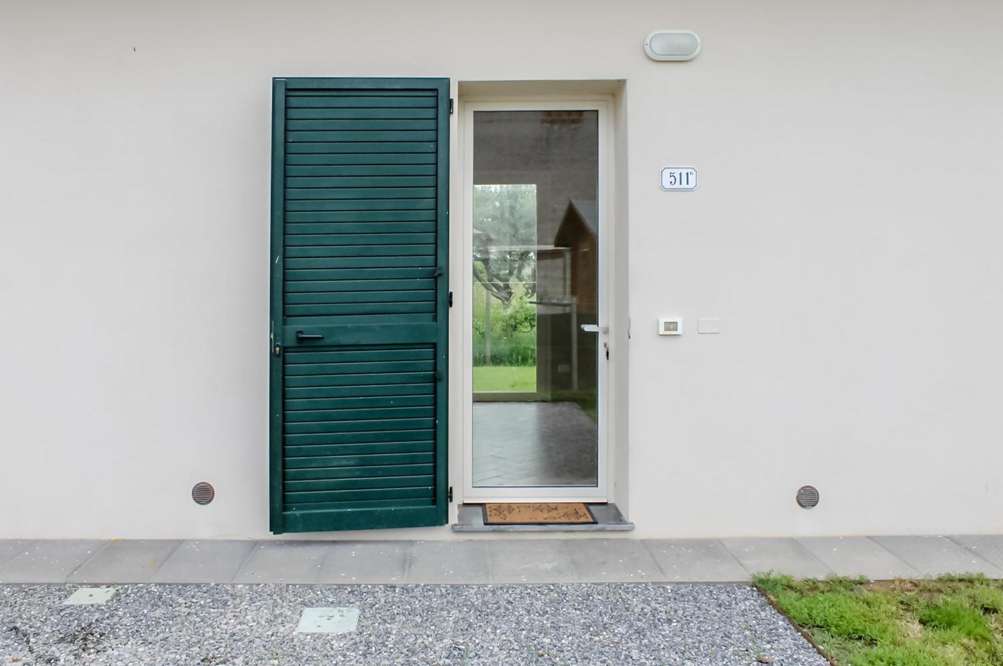Modern Home With Private Parking Near The Station! لوكا المظهر الخارجي الصورة